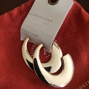 New Anthropologie Mod C gold hoop Earrings